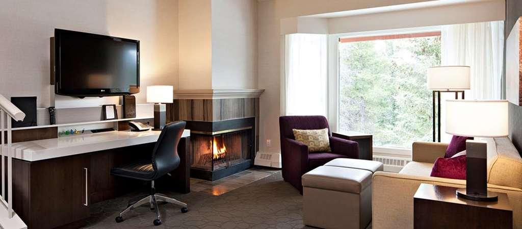 Hotel Crosswaters At 3*